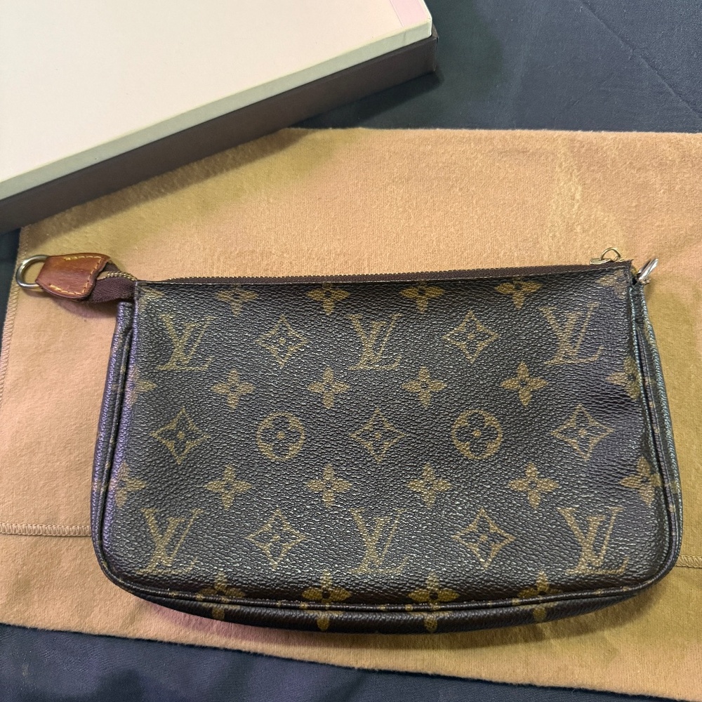 Louis Vuitton Pochette Accessoires